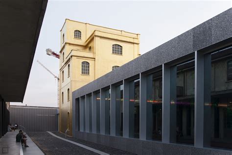 guardaroba fondazione prada|fondo prada milano orari.